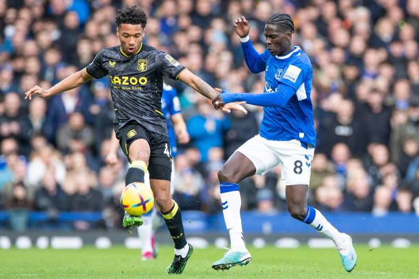 他虽是队中 他虽是队中